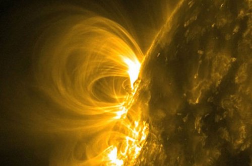 Последствия мощной вспышки на Солнце сняли из космоса - ФОТО