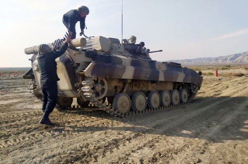 Döyüş maşınları heyətlərinin yarışı keçirilir - FOTO/VİDEO
