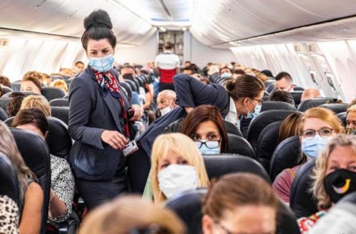 COVID-19 xəstəsi təyyarədə öldü