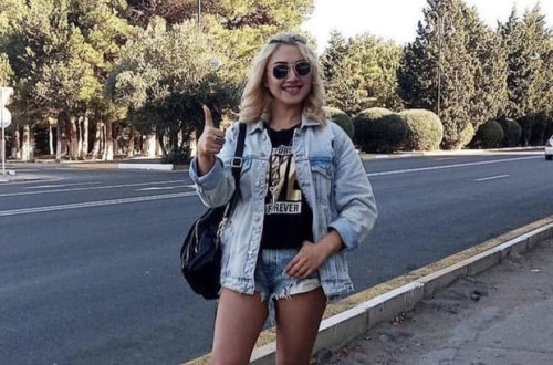 Bakıda hoteldə qadın müğənnini öldürmək istəyən şəxs hakim qarşısında