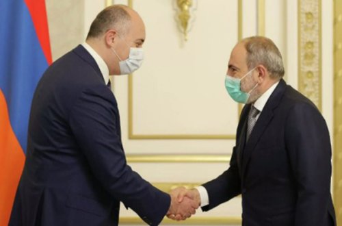 Gürcüstanın müdafiə naziri Paşinyanla görüşdü