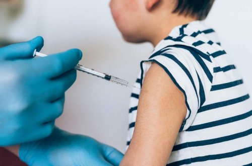 Azərbaycanda 12 yaşdan yuxarı şagirdlərin məcburi vaksinasiyası ilə bağlı tapşırıq yoxdur