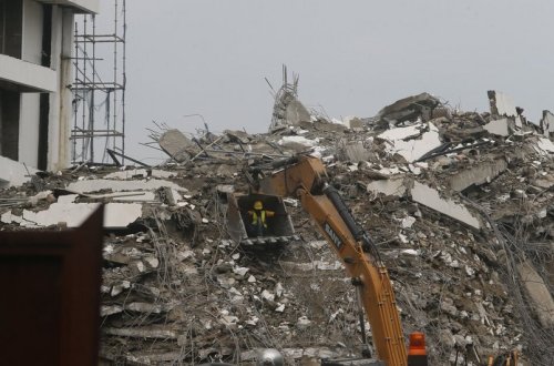 Nigeriya çoxmərtəbəli binanın uçması nəticəsində ölənlərin sayı 22-yə çatıb