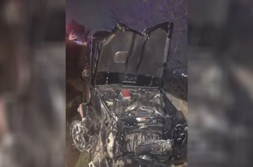 Tanınmış meyxanaçıların olduğu maşın aşıb - FOTO