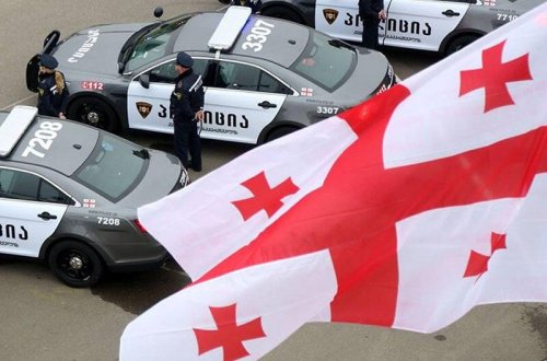 Gürcüstanda polis həmkarına 14 dəfə atəş açdı