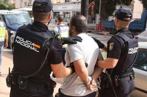 Dörd qızı səkkiz il əsarətdə saxlayan şəxs saxlanılıb  - FOTO