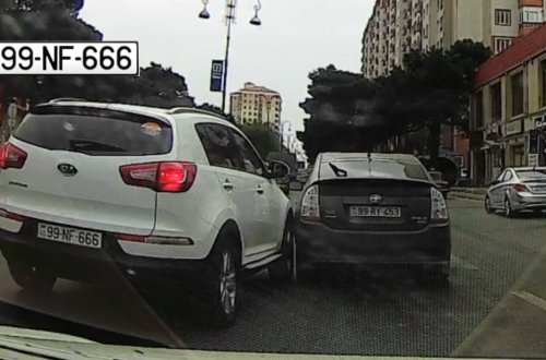 Xırdalanda qəza törədib qaçmaq istəyən xanım sürücünün qarşısını kəsdilər - VİDEO