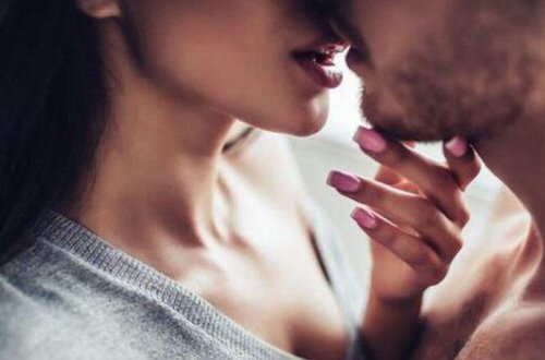 Gəlin toyunda ofisiantla intim əlaqəyə girdi - Bəyin dostu gizlicə VİDEOya çəkdi