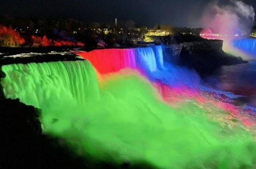Niaqara şəlaləsi Azərbaycan bayrağının rənglərində - FOTO