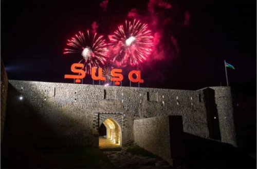 Армяне наблюдали за фейерверком в Шуше из Ханкенди - ВИДЕО