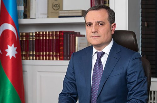 Ceyhun Bayramovdan Dövlət Bayrağı Günü ilə bağlı təbrik