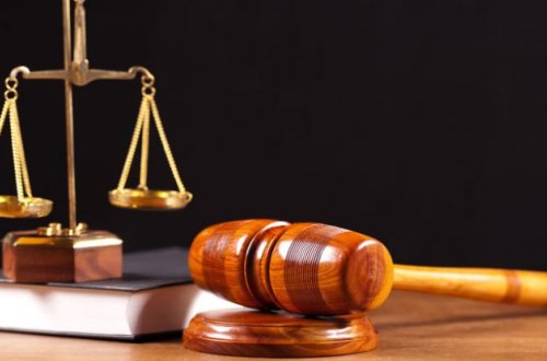 Azyaşlı qızları zorlayan sabiq deputatın cinayət işi baş çatıb