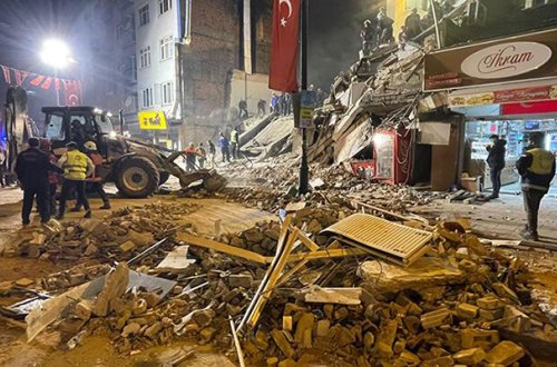 Türkiyədə binanın uçmasına görə 4 nəfər saxlanıldı