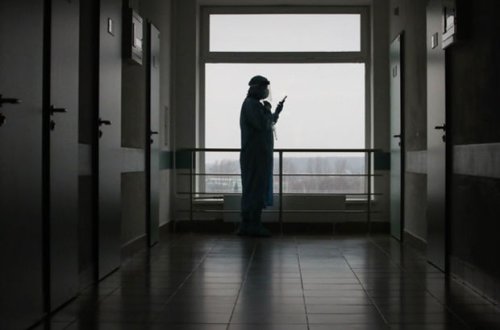 В России в очередной раз обновлен антирекорд суточной COVID-смертности