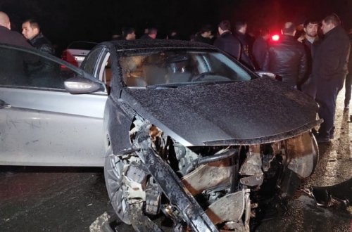 Şəmkirdə yol qəzası olub, iki nəfər xəsarət alıb - FOTO