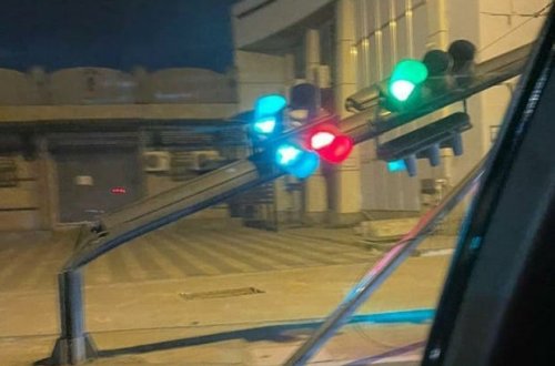 Güclü külək işıqforu sıradan çıxartdı – FOTO