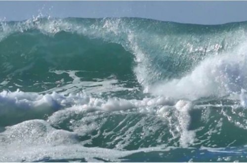 Xəzər dənizində dalğanın hündürlüyü 5,4 metrə çatıb