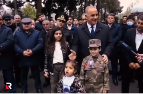 İcra başçısının çıxışı zamanı şəhid qızının bu addımı gündəm oldu - Video