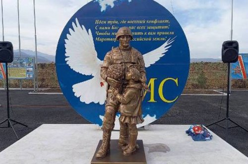 Xankəndidə rus sülhməramlılara heykəl qoyuldu - Fotolar