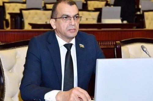 Deputatın bacısı oğlu polisi təhqir edib-Həbs edildi