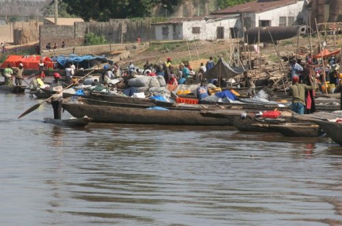 Konqoda qayıq batıb, 8 nəfər ölüb, onlarla insan itkin düşüb
