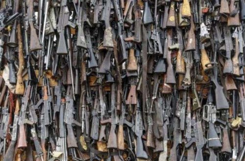 13 min 600 silahı məhv etdilər