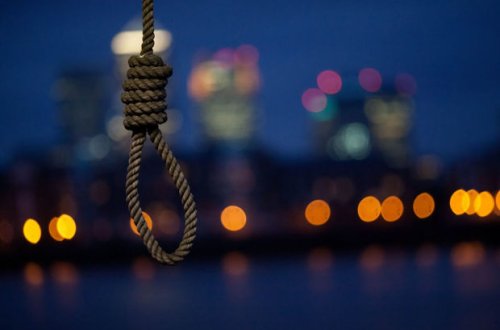 Azərbaycanda işçi özünü restoranda asdı