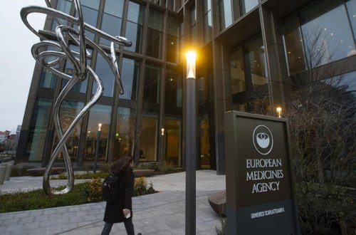 Еврокомиссия одобрила два препарата для лечения COVID-19