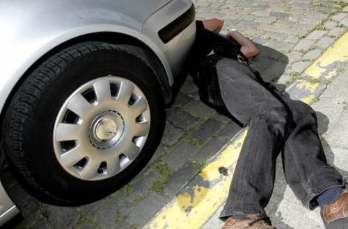Polis Bakıda avtomobilin vurub öldürdüyü piyadanın şəxsiyyətini müəyyənləşdirir