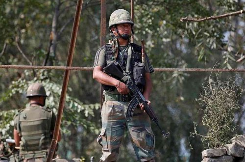 Hindistanda hərbi karvana hücum olub, polkovnik və ailəsi öldürülüb