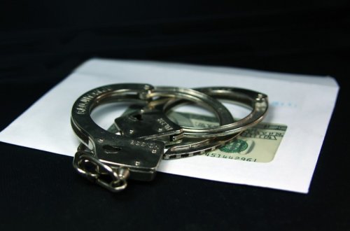 Siyəzəndə şagirdin adından saxtakarlıq edən müəllimə cinayət işi açılıb