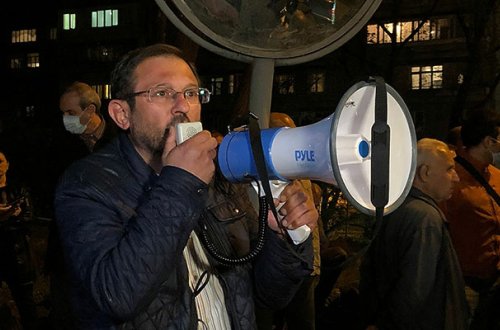 Ermənistanda müxalifət parlamentin fövqəladə iclasını çağırır