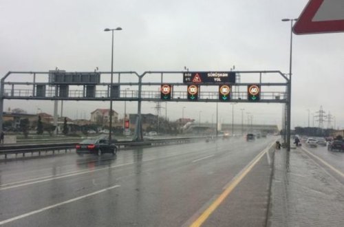 Вниманию водителей: на автомагистралях Баку снижена максимальная скорость движения транспорта