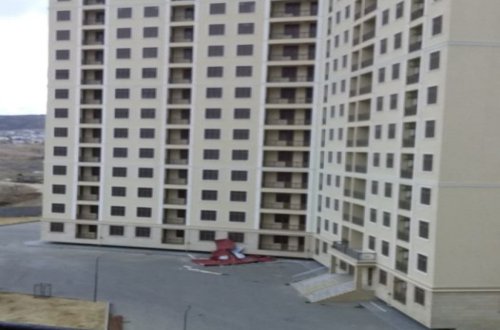 Jurnalistlər üçün inşa edilən 3-cü binanın damını külək uçurub - FOTO
