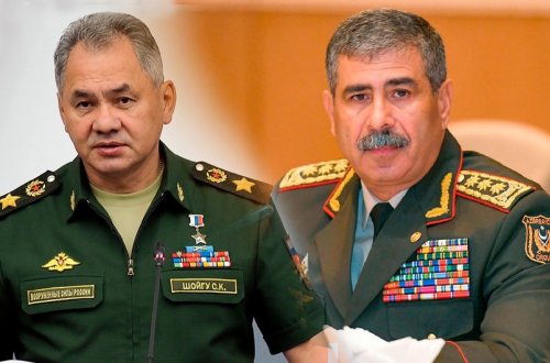 Министры обороны Азербайджана и России обсудили ситуацию на границе