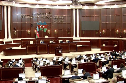 Evsiz deputatlara verilən kirayə haqqının artırılması təklif olunub