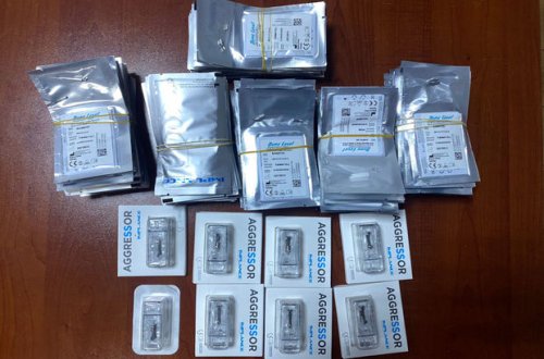 Qadın İstanbul-Bakı reysi ilə ölkəyə qanunsuz diş implantları gətirmək istədi - FOTO