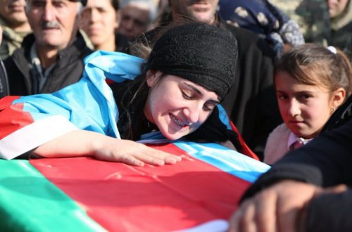 Körpə ikən anasını itirən şəhid...