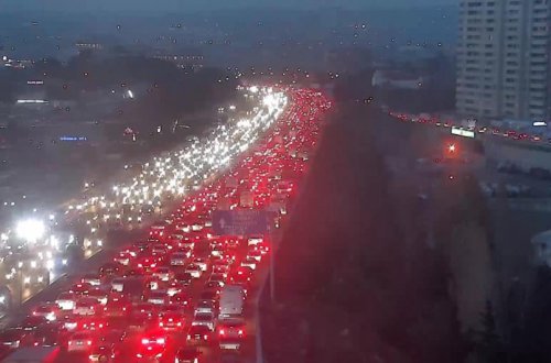 Bakı-Sumqayıt yolunda TIR aşıb