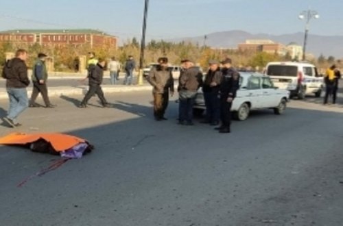 Yolu keçmək istəyən qoca kişini vurub öldürdü