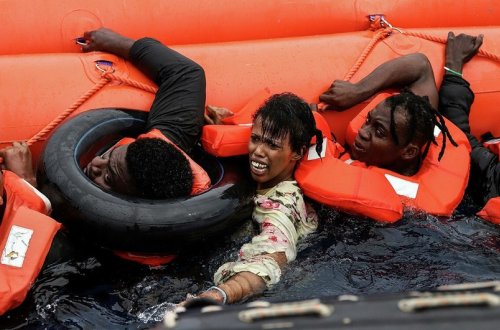 Fransa sahil mühafizəsi 243 miqrantı xilas edib