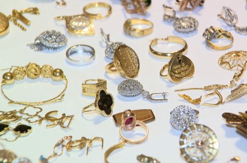 Bakıda evdən 15 min manatlıq oğurluq edən şəxs tutulub