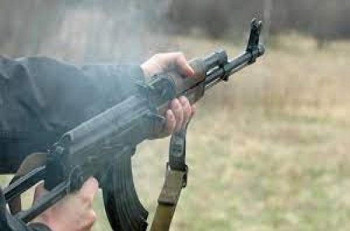 İranda kişi arvadını, iki övladını və qayınlarını avtomatla güllələyərək qətlə yetirib