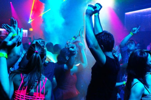 Bakıda polis məşhur gecə klubunda əməliyyat keçirdi: Saxlanılanlar var (VİDEO)