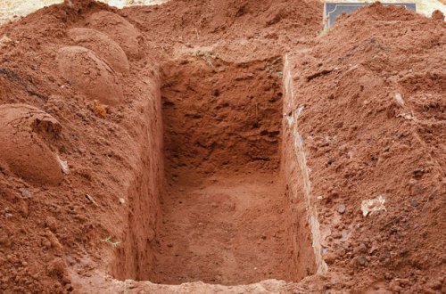 Женщина заживо похоронила мужа ради его бессмертия