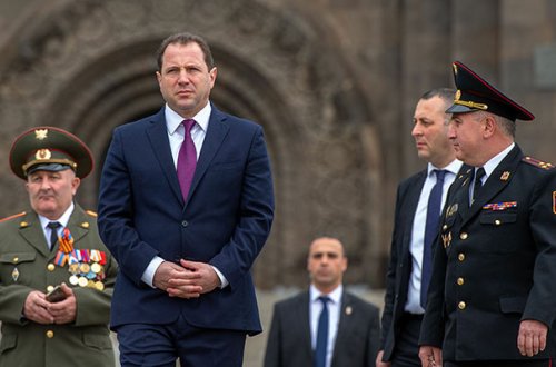 Ermənistan yüksək vəzifəli məmurların həbs müddətini uzatmaq istəyir