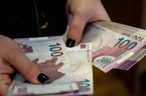 Milli Məclisin COVID-19-a yoluxan əməkdaşlarına 500 manat maddi yardım verilib