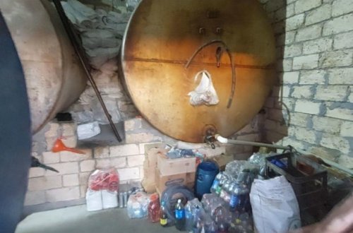 В Агсуинском районе привлекли к ответственности продававшего топливо из самодельных чанов - ФОТО/ВИДЕО