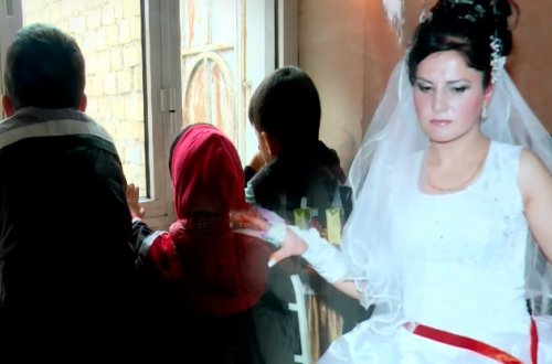 Azərbaycanda ana 3 uşağını atıb kişiyə qoşulub qaçdı - VİDEO