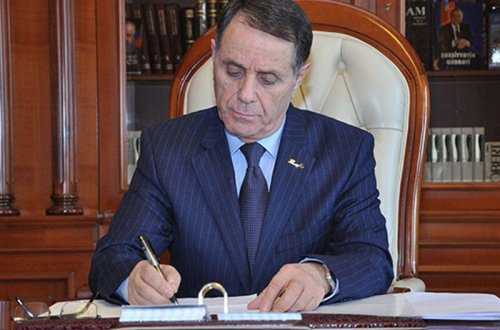 Vilayət Eyvazov Novruz Məmmədovun oğlunu işdən çıxardı